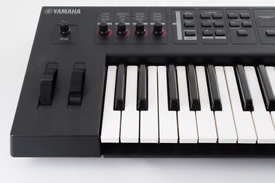 Yamaha MX49 49-Key Keyboard Synthesizer JBUN01054 With AC