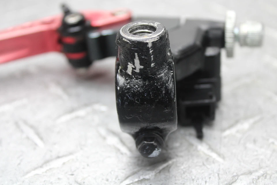 2015 SUZUKI GW250F КРОНШТЕЙН КРЕПЛЕНИЯ РЫЧАГА СЦЕПЛЕНИЯ НАСЕЧКИ - Изображение 3 из 4