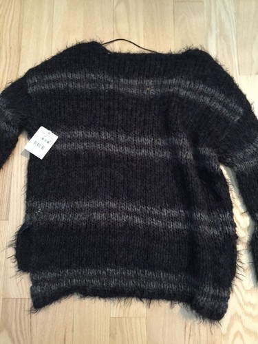NUEVO CON ETIQUETAS $118 Suéter Free People Linus Rayas Negro Gris Tejido Cuello en V S - Imagen 3 de 8