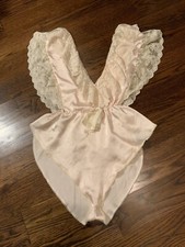 Vintage Victoria  s Secret M Blush Pink/Peach Lace Trimmed Cami Romper Teddy