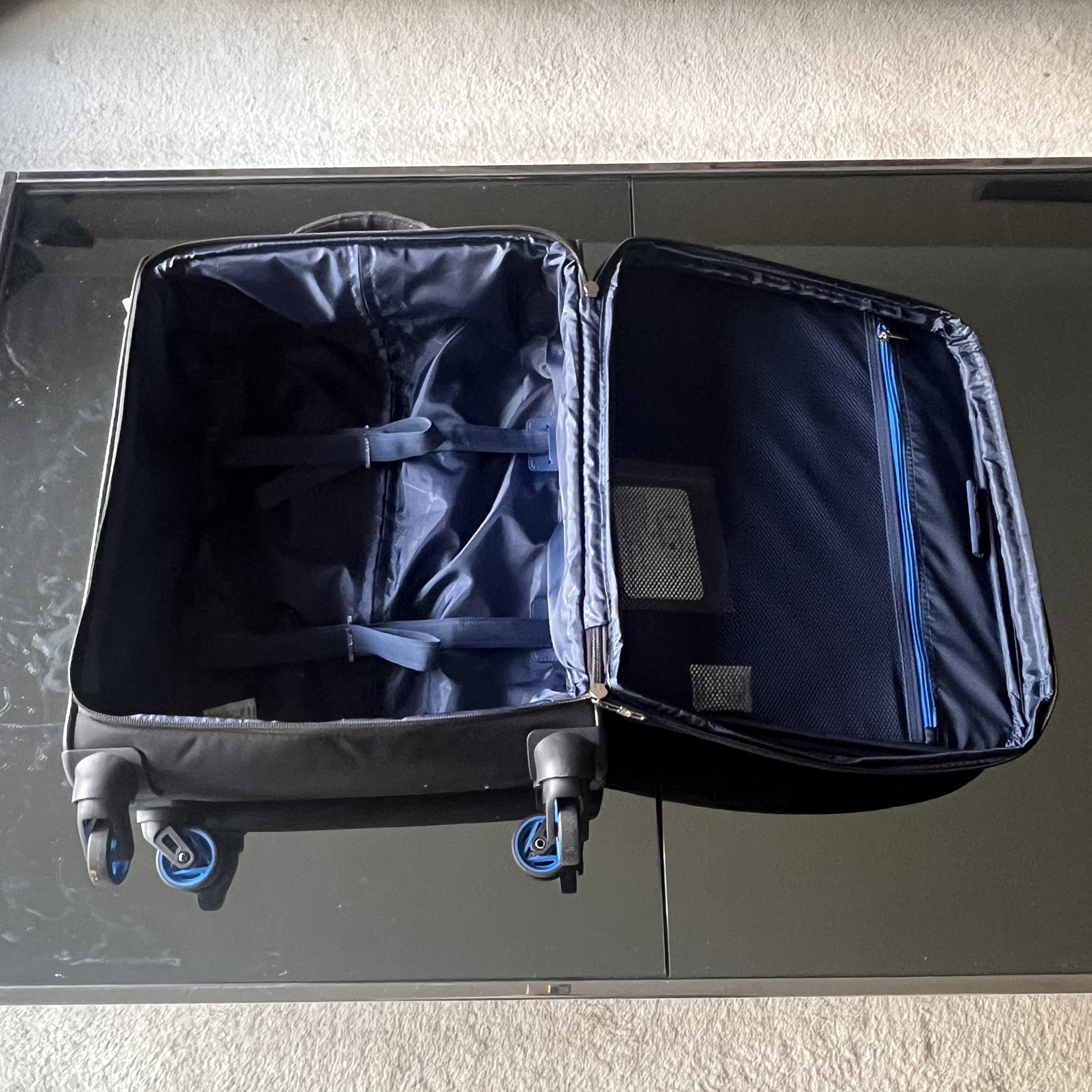 Maleta de cabina expandible Modo by Roncato Jet Nero 55x40x20/23 cm Ex Display NUEVA CON ETIQUETAS