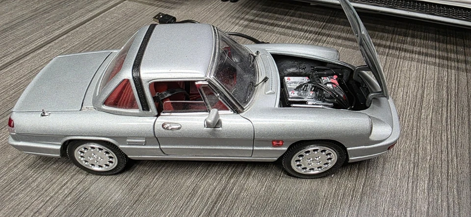 WOW EXTREMELY RARE Alfa Romeo Spider S4 Duetto HT 1988 Silver 1:18 Jouef-Eagle's - Image 2 of 3