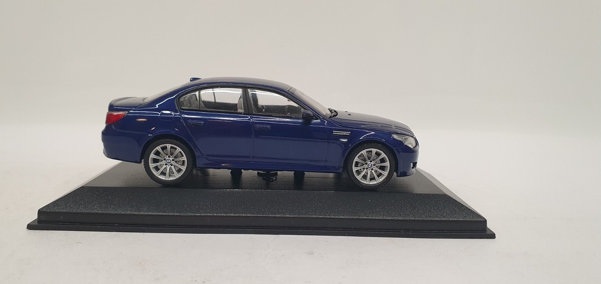  M5 青 ミニカー 1/43 RARE BMW M5 E60 5 SERIES 2005 BLUE KYOSHO NO SCHUCO NO