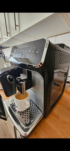Philips Series 3200 LatteGo EP3246 Kaffeevollautomat - Matt-Schwarz/Silber