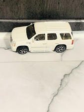Hot Wheels 2007 Cadillac Escalade 2006 White w/Side Mirrors 5DOTs