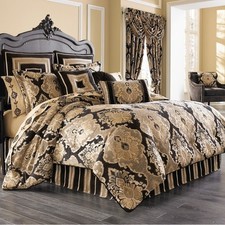 Bradshaw Black 4-Piece Comforter Set Damask By J Queen