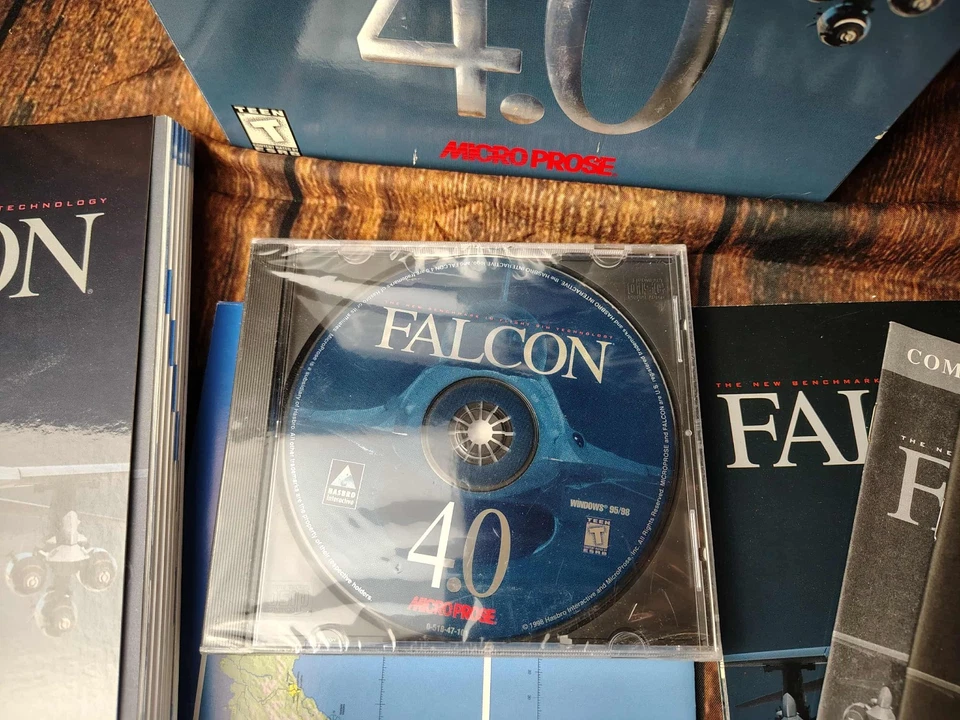 Falcon 4.0 Flight Simulator PC CD Game + Binder + Map MicroProse Complete Unused - Image 4 of 4