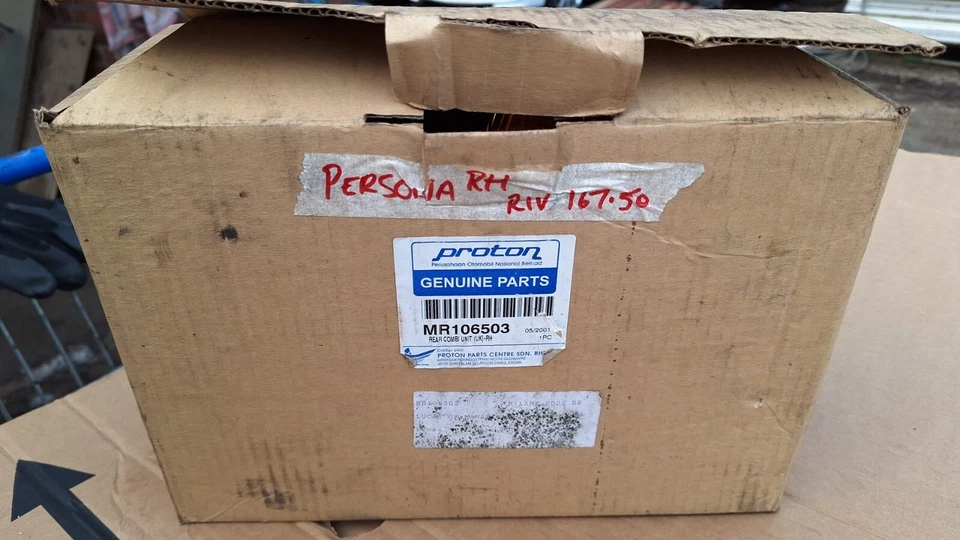 GENUINE PROTON WIRA PERSONA 1992 RIGHT O/S DRIVERS REAR LIGHT MR106503 - image 3 of 3