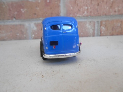 Menard O Scale #279-4221 Menards Panel Truck Blue & Black - Picture 2 of 9
