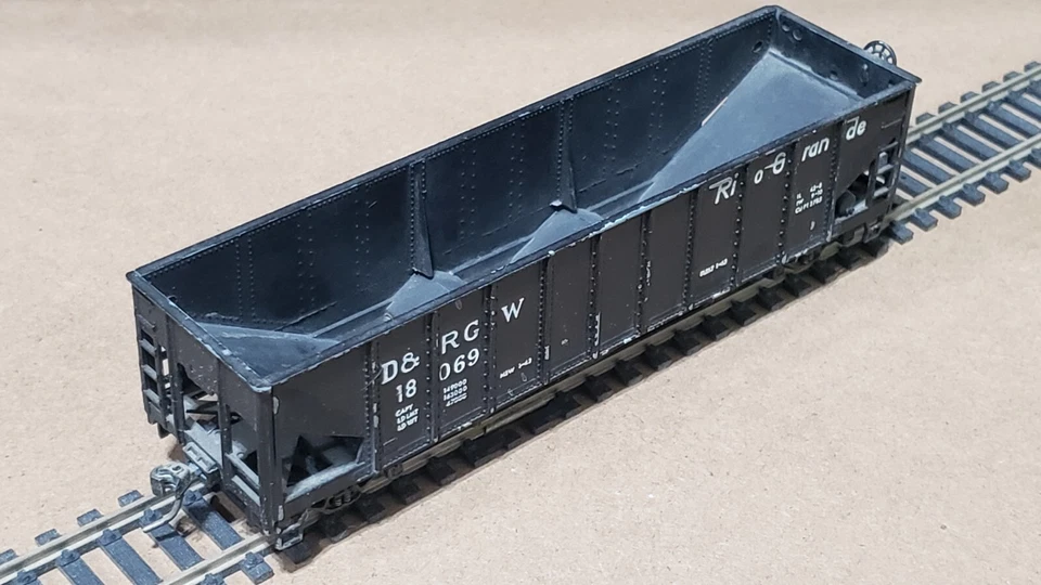 Bowser - HO Scale (D&RGW) Denver & Rio Grande Western 3 Bay Hopper Car - Image 2 of 4