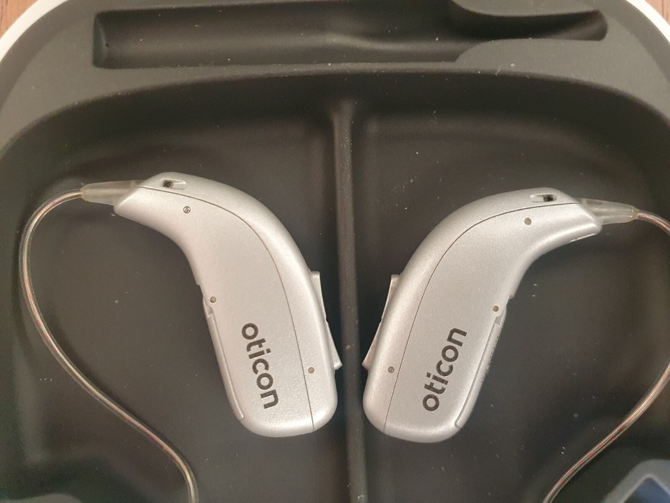 Oticon Rechargeable Hearing Aids More 3 miniRITE R with Charger