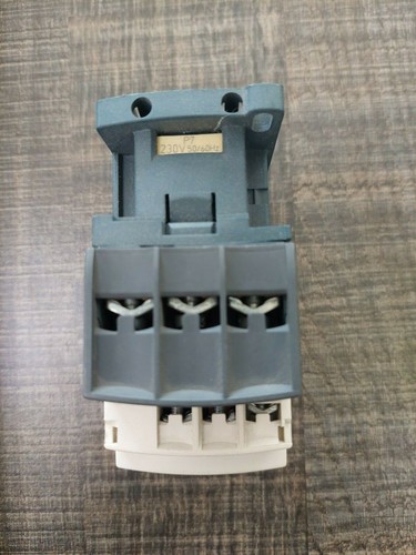 Contattore Schneider Telemecanique 3 poli 50A 230V LC1D32 nuovo altro - Foto 3 di 3