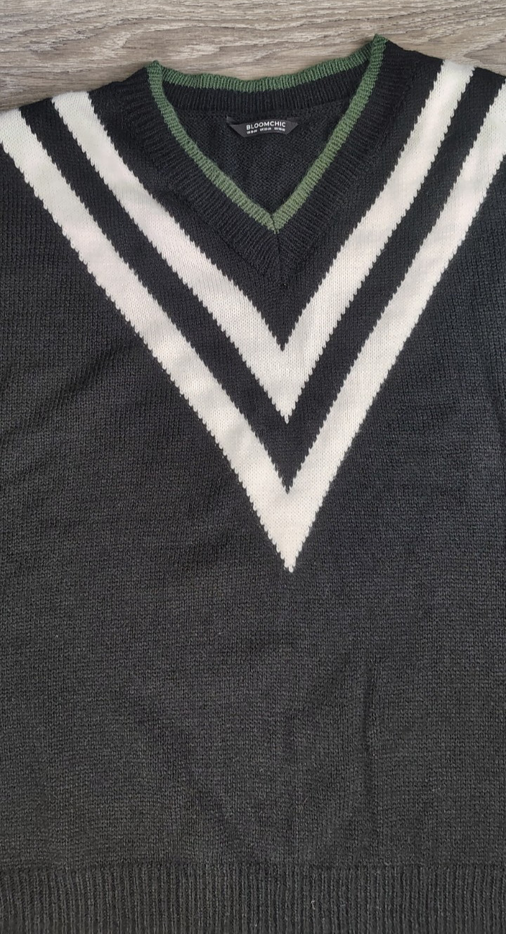 Bloomchic Cable Knit V-Neck Pullover Sweater Blac… - image 10