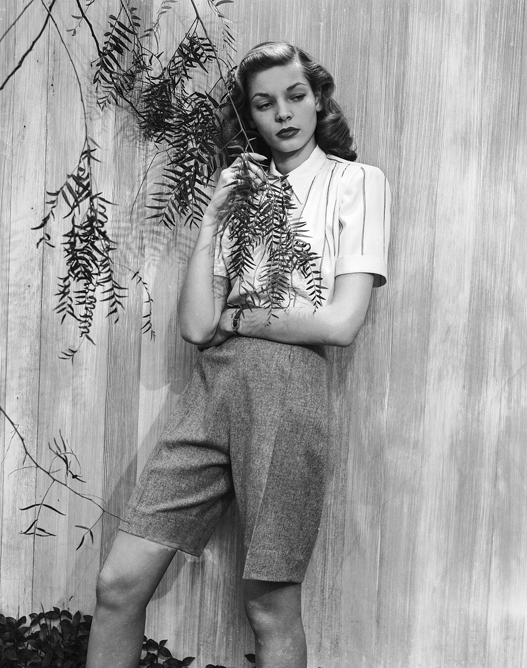 Lauren Bacall Grabbing The Bush 8x10 Picture Celebrity Print