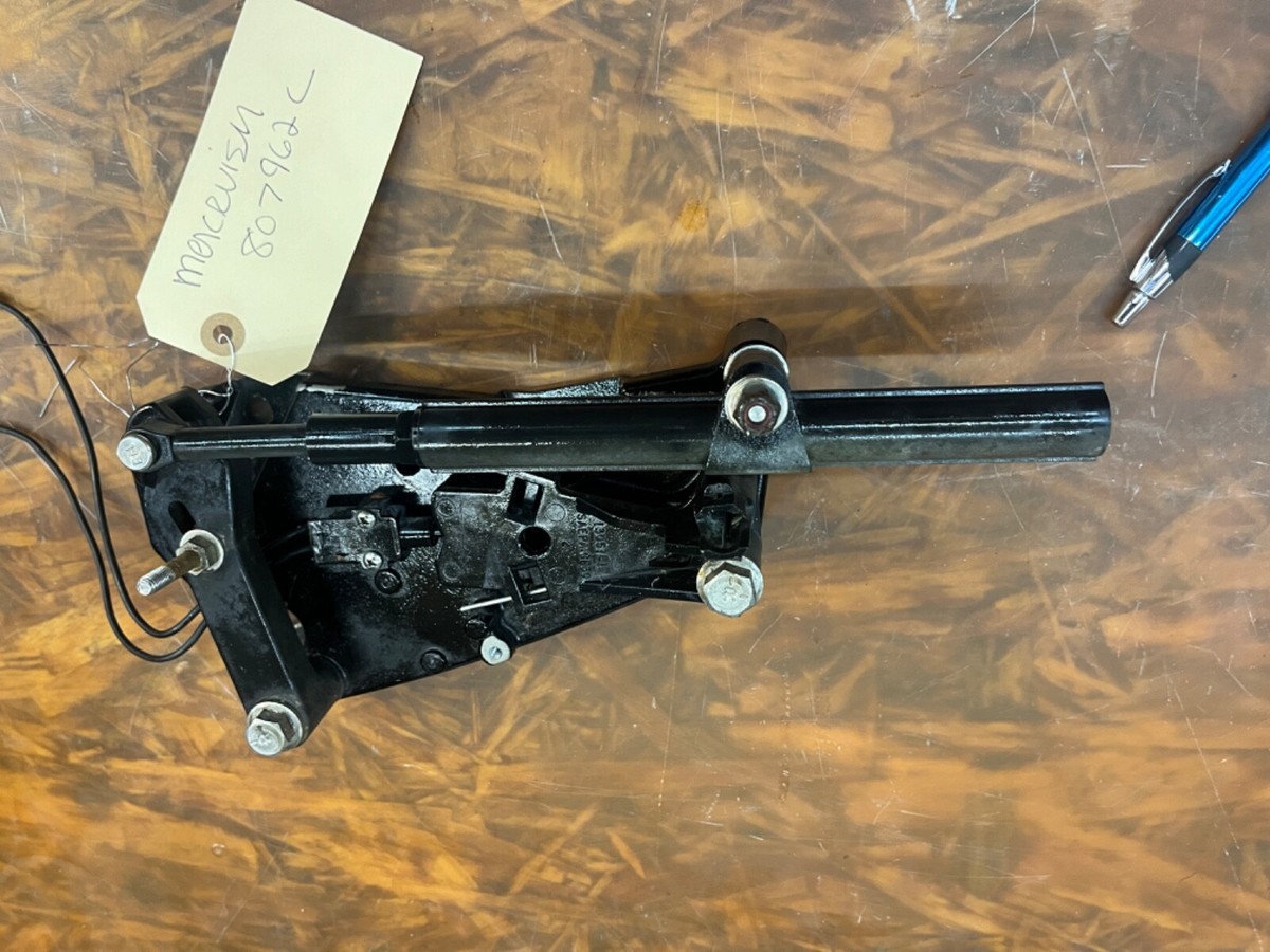 Mercruiser Shift Bracket 807962C Alpha Gen II Sterndrives