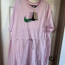 Women  s Nike NSW Icon Clash Short Sleeve Dress Medium