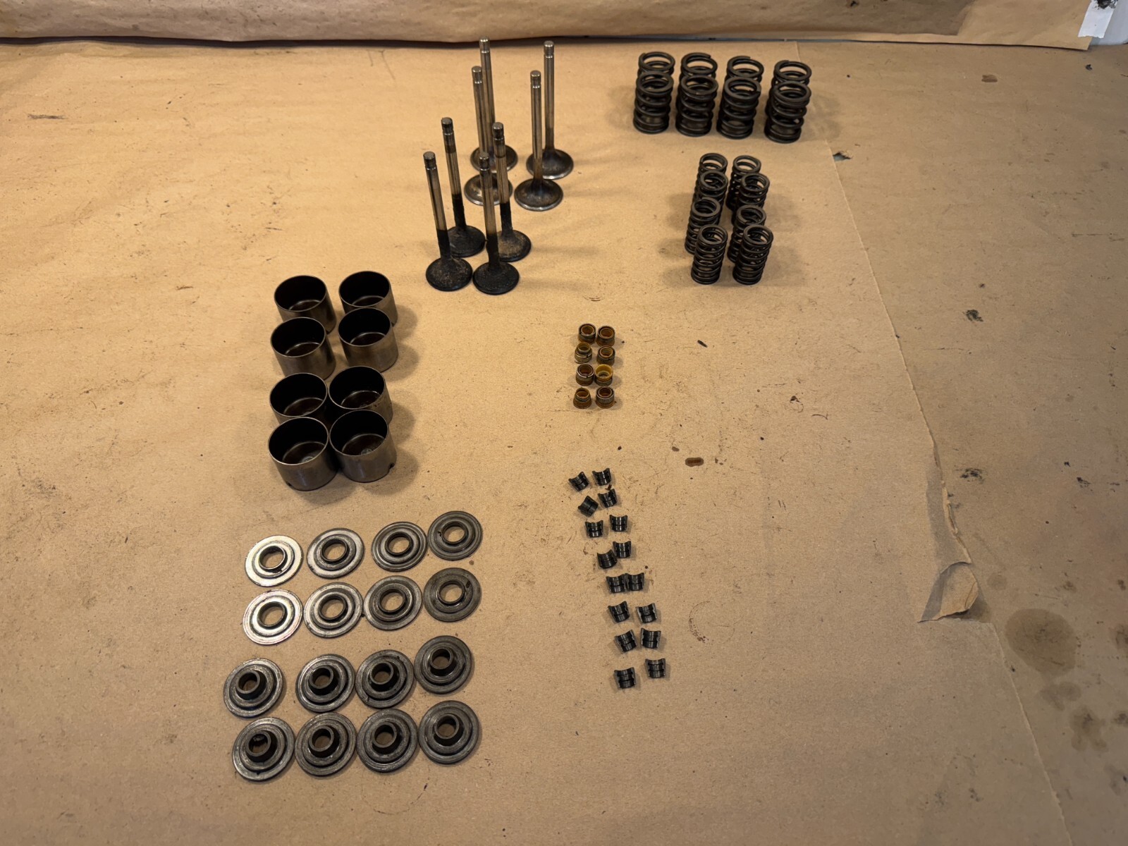 Ferrari 308 Mondial Valves Springs Tappets Retainer Half Set OEM PN 103575