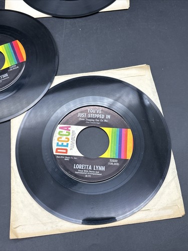 5- Loretta Lynn 45 Vinyl Records, Conway Twitty, Sneakin In, Fist City country m - Foto 2 di 11