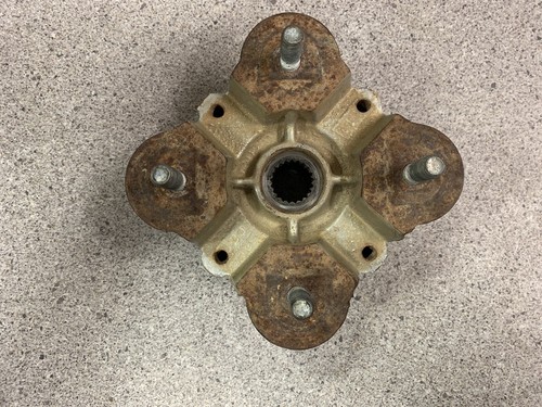 05-07 Kawasaki Brute Force 750i, 06-13 650i Front Wheel Hub w/ Studs * - Picture 2 of 6