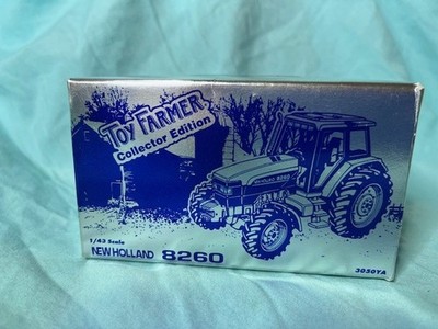 1997 ERTL Toy Farmer Collector Edition  New Holland 8260  1/43 Diecast NIB