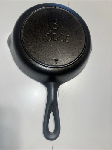 Lodge No. 3 Skillet 1 Notch with Heat Ring Arch Logo 1910-1930