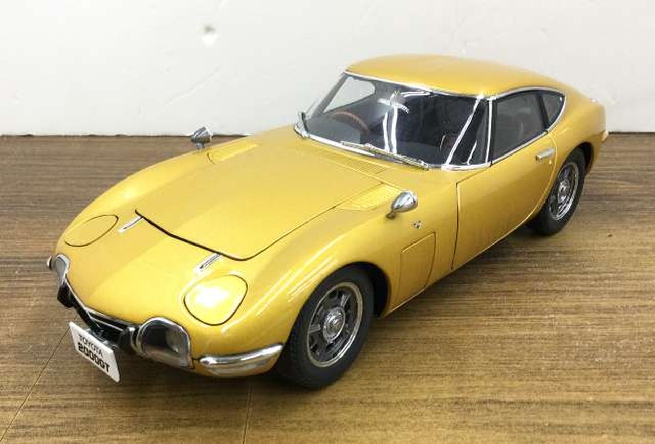 AUTOart Toyota 2000GT Coupe Gold 78749
