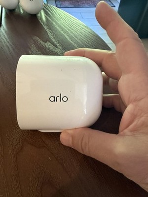 Arlo Pro 4 Spotlight 2K HDR Wireless Überwachungskamera VMC4041P - getestet funktioniert
