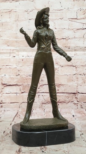 Escultura de bronce vaquera de pie - Salvaje Oeste mujer ranchera arte cantante de campo - Imagen 4 de 10