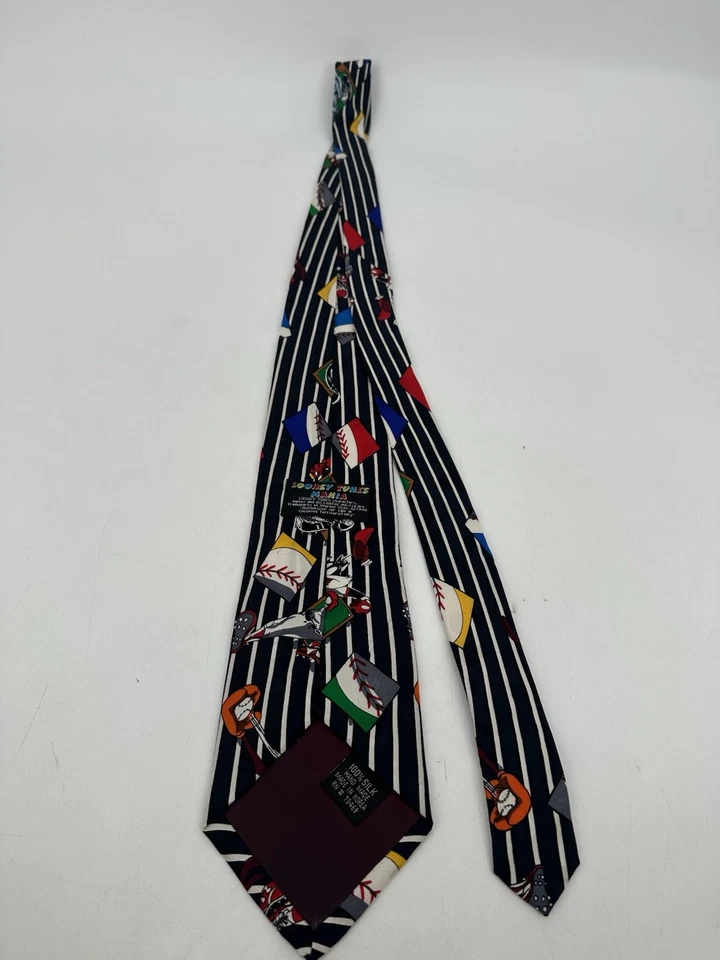 Corbata Looney Tunes Mania negra azul marino blanca a rayas con personajes y pelotas de béisbol Foto 3 de 4