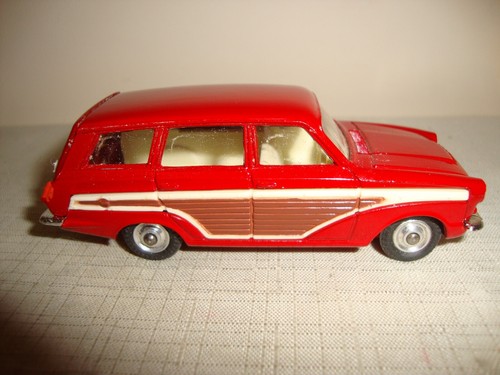 CORGI TOYS 491 FORD CONSUL CORTINA SUPER ESTATE CAR - NR MINT in original BOX - Picture 4 of 12