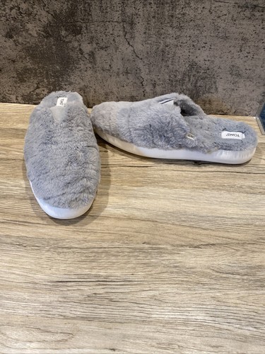 Women’s size 11 TOMS Slippers faux fur lined slippers/shoes