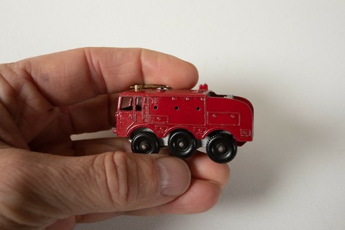 Matchbox Fomite Crash Tender (R4E-3) Lesney (JSF6) Serie 63 Aeroporto Rosso - Foto 4 di 8