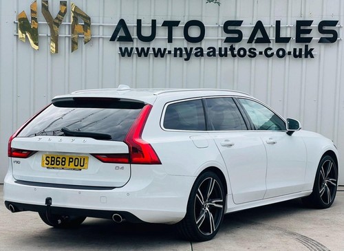 VOLVO V90 2.0 D4 Momentum Auto Euro 6 (s/s) 5dr 2018 - Picture 21 of 24