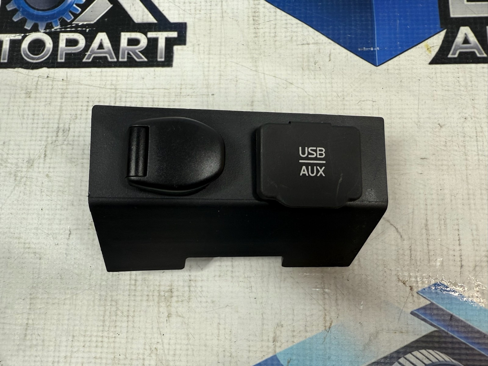 10-17 NISSAN SENTRA AUX AUXILIARY USB IN INPUT PLUG PORT JACK OEM