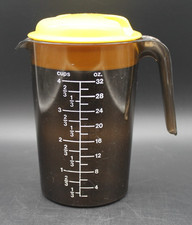 Vintage Rubbermaid Brown Measuring Pitcher Yellow Lid 4 Cup 32 Oz