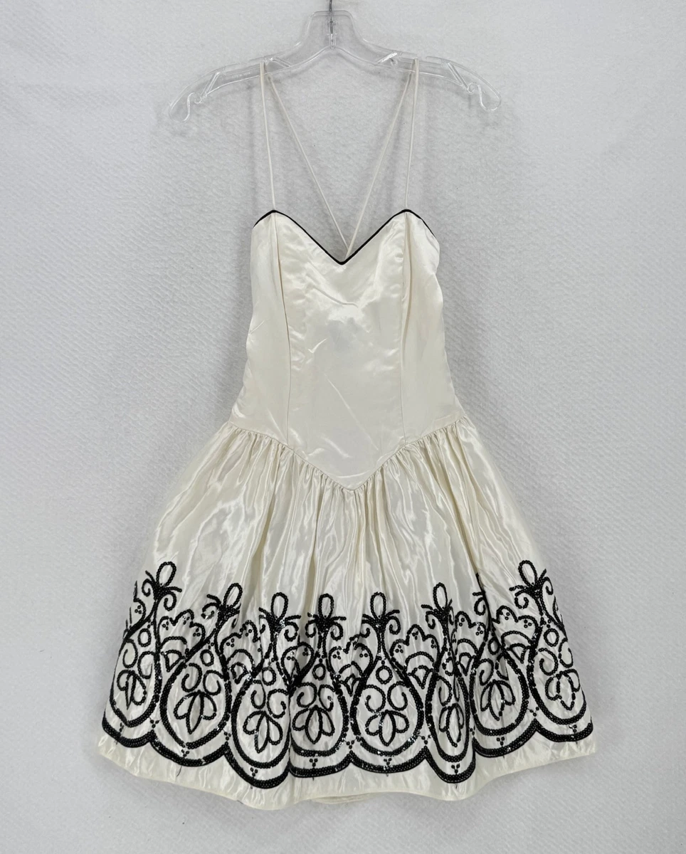 Robe De Soirée Satin Blanc City Studio - Taille 11 - Motifs Floraux & Ruban Noir