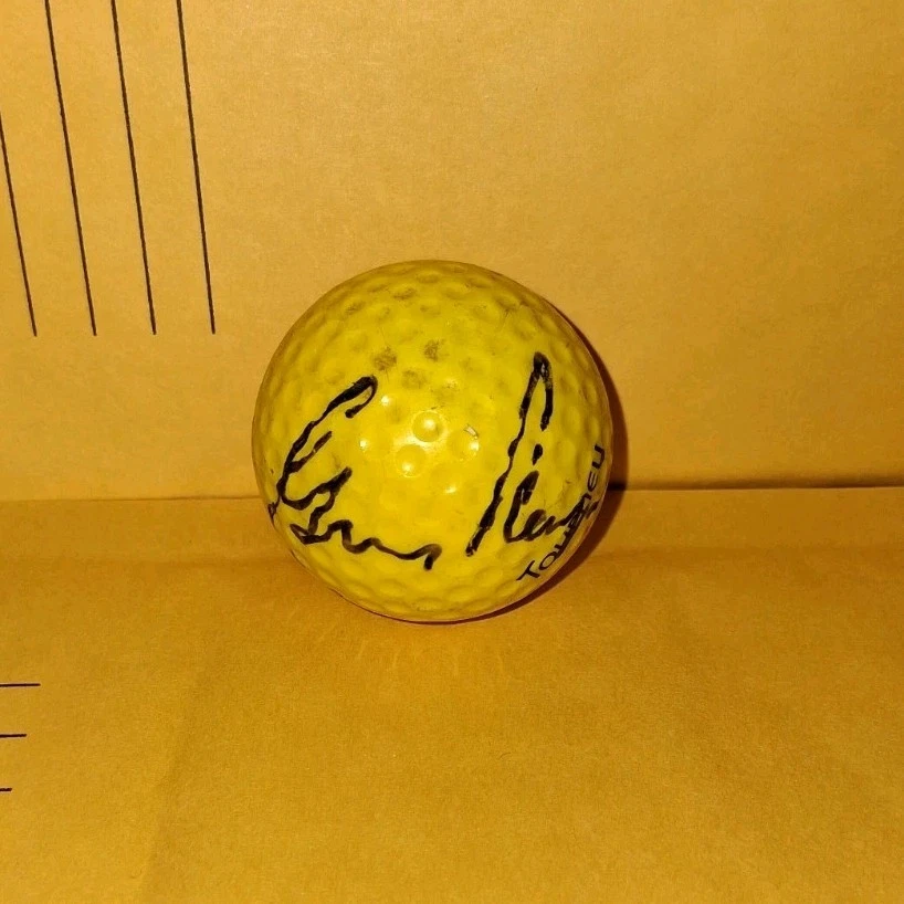 Pelota de golf Macgregor Tourney amarilla firmada por Gary Player - PGA / MASTERS CHAMP AUTO Foto 2 de 4