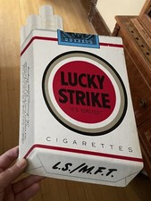 PIEZA PUBLICITARIA CABALLETE DE CARTÓN CIGARRILLOS LUCKY STRIKE