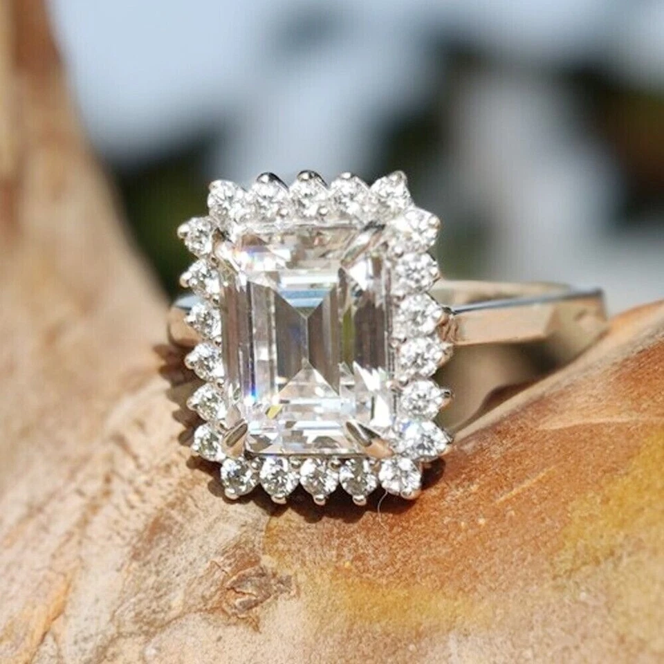 Anillo solitario de diamantes blancos tratados con corte esmeralda de 3,60 TCW raro en plata 925 Foto 4 de 4