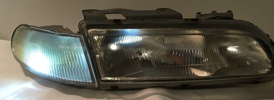 Caprice - Holden - VR - VS “Caprice" RH headlight assembly - image 2 of 4