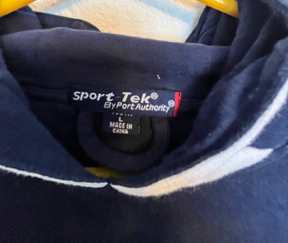 Sport Tek by Port Authority 套头连帽运动衫青少年大号深蓝色 — 第 2/3 张图片