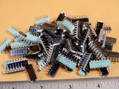 CTS & Allen Bradley PCB Mount 220 Ohm DIP Resistor Network Qty 90 NOS