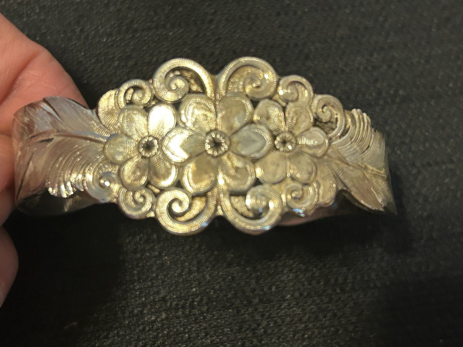 Beautiful Montana Silversmiths Women's Antiqued Flower Feather Cuff Bracelet