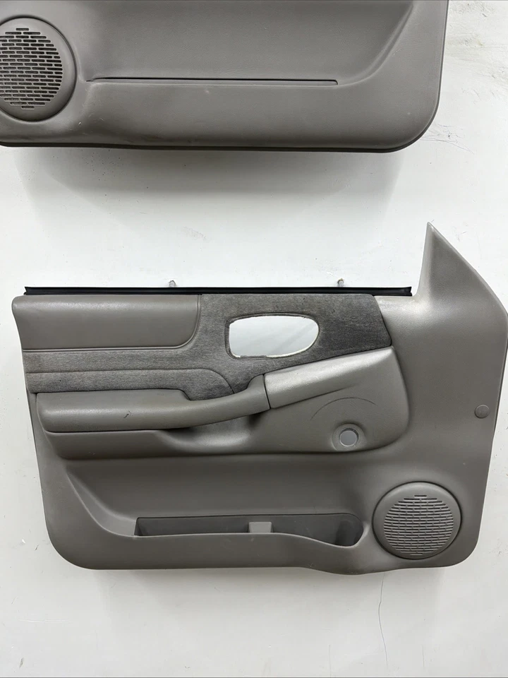 98-04 Chevy Blazer S-10 GMC Sonoma Jimmy Manual Door Panel Set OEM Gray READ - Image 2 of 4