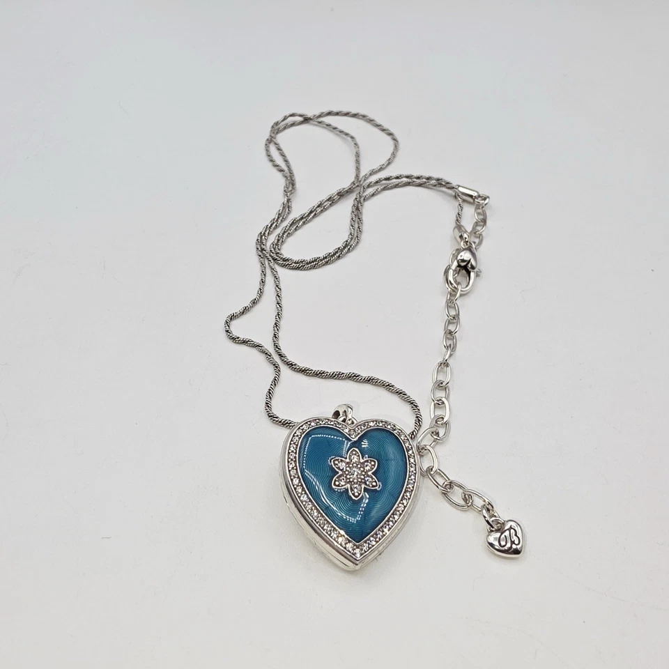 Collar medallón corazón verde azulado Brighton tono plata cristal acento colgante 30 Foto 4 de 4