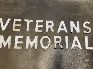 ANTIQUE US ENAMEL LETTERS PORCELAIN  VETERANS MEMORIAL 