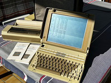 Data General/One lauff&auml;hig Portable Computer mit Drucker, Handb&uuml;chern & Tasche