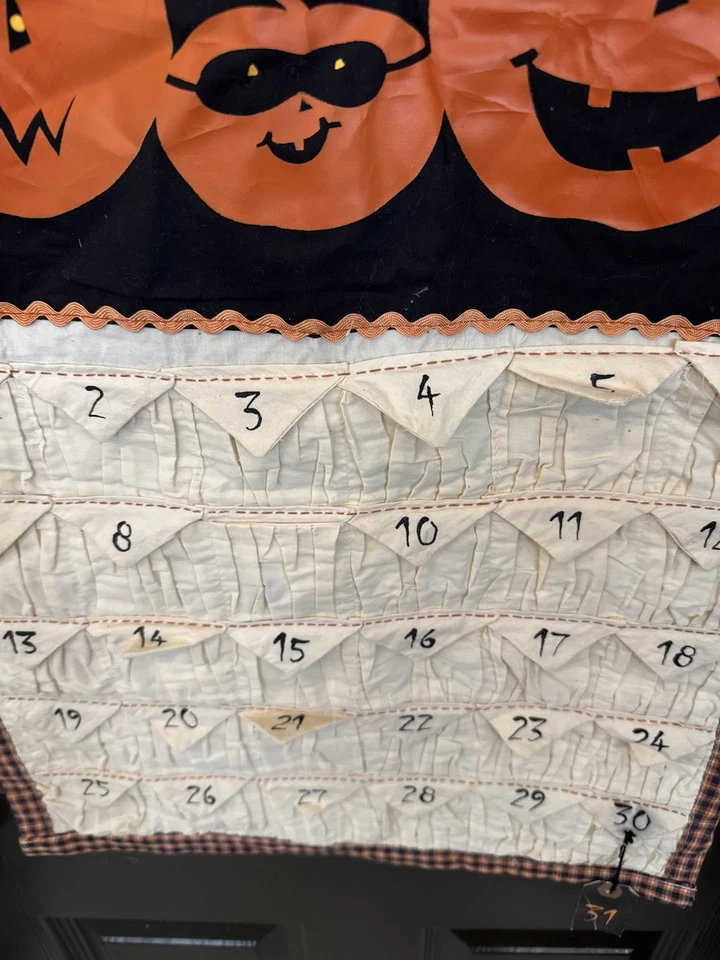 Hanging Pocket Halloween Advent Count Down Calendar - Image 2 of 4