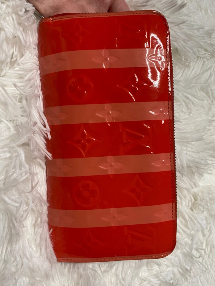 Auténtica cartera Louis Vuitton Vernis Reyures Zippy en amapola Foto 2 de 4