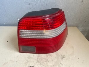 VW Golf IV 1,4 55kW 1998 Rücklicht Rückleuchte Rechts Rot weis 1J6945096BA